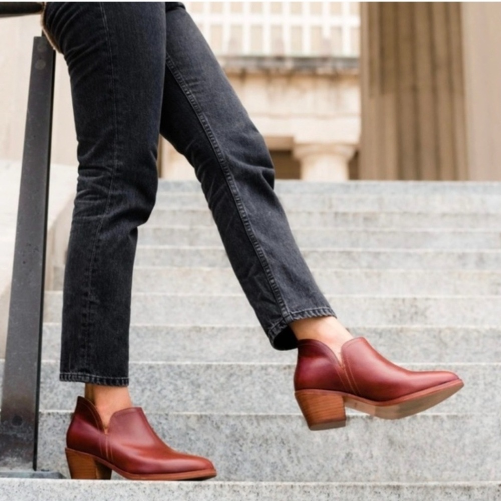 Nisolo Mia Everyday Ankle boots in Auburn size 11, New in Box